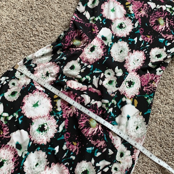 BCBG MaxAzria Short Sleeve V Neck Trim Detail Office Floral Event Dress - Picture 12 of 14